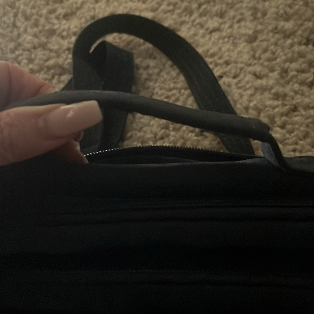 LUG Scoop Crossbody Bag - Picture 4 of 8